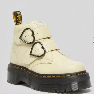 ⭐️Dr. Martens Devon Platform Heart Buckle